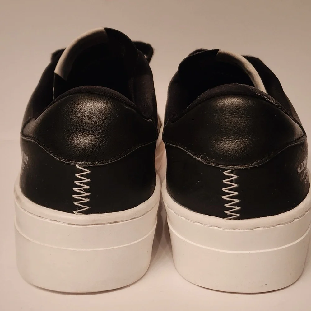 Article No. Black Casual Running Low-Top Sneakers Men’s Black & White Size 7
